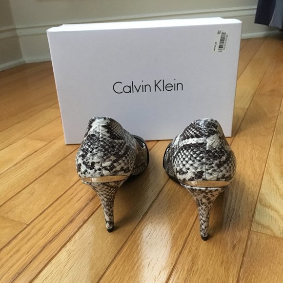 Calvin Klein Nareen Heel - Black and White Leather Snack Print Peep Toe Size 6 - Picture 7 of 9
